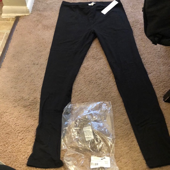 BRAND NEW FASHION NOVA LEGGINGS ❣️ - Picture 3 of 3